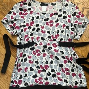 Cherokee soft square neck tie back scrub top w side pockets. Black grey pink S